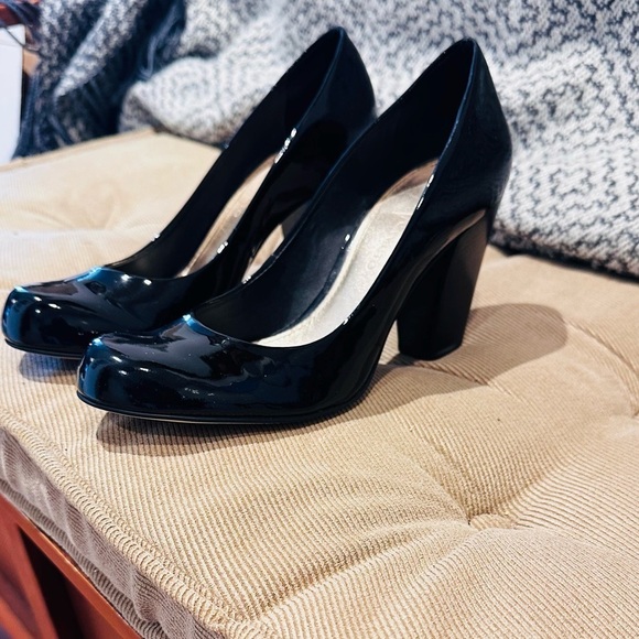 Vince Camito Elegant Black Patent Leather Heels. - Picture 1 of 13